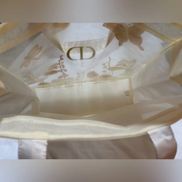 Dior Elegant Floral Embroidered Tote Bag - Picture 4 of 5